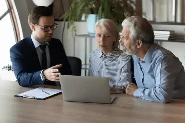 older-clients-consulting-agent-broker-600nw-2010700313